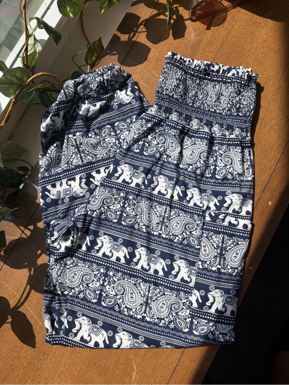 Boho Elephant Print Harem Pants Women’s Medium Smocked Waist Navy White